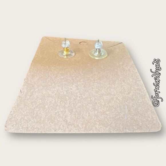 Bundle Sale 3 for $15 | Tiered Gold Tone Flower Earrings - Picture 8 of 9